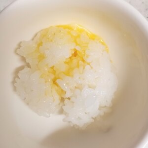 塩とごま油で卵かけご飯